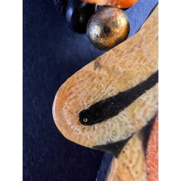 Vintage Lee Sands coral inlay elephant necklace - Picture 9 of 16